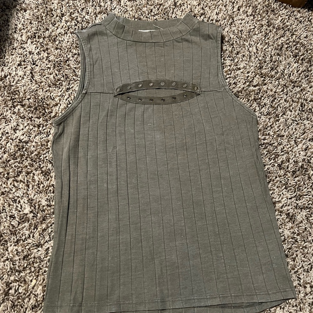 Sleeveless Gray Top
